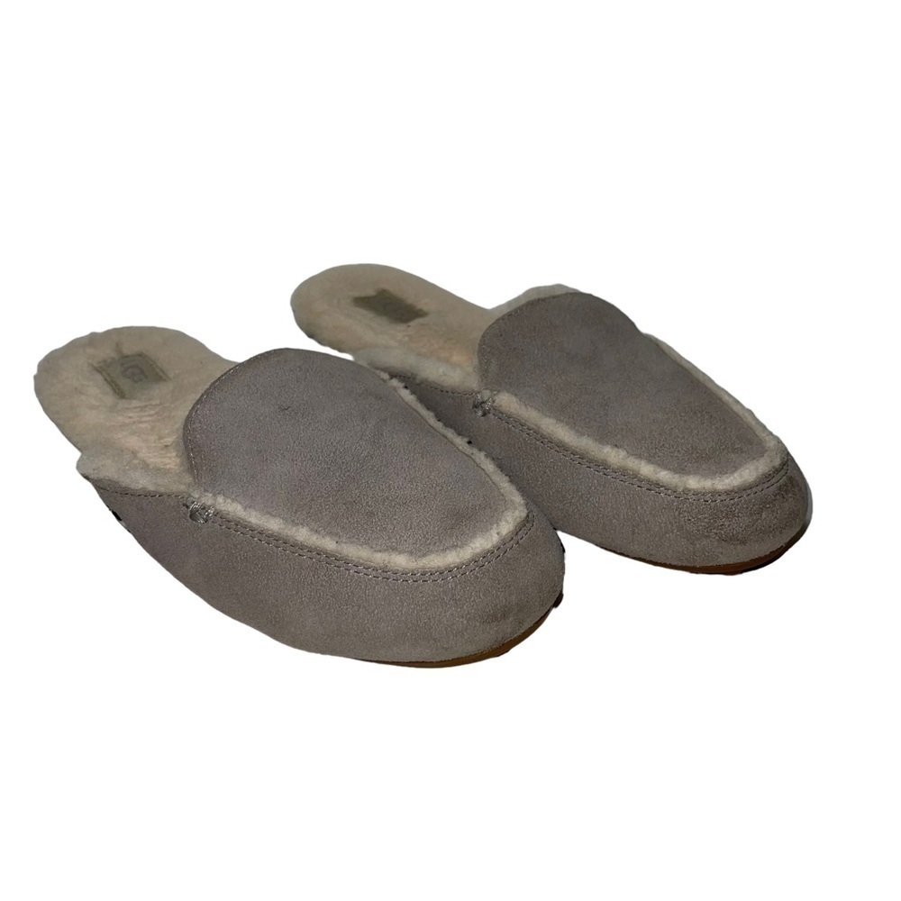 UGG Woman Slippers Size 6.5
